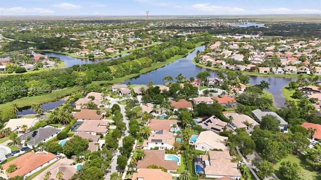 241 Fairmont Way, Weston, FL 33326