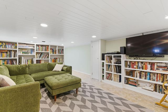 321 S Taylor Street, New Buffalo, MI 49117