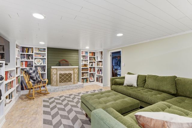 321 S Taylor Street, New Buffalo, MI 49117