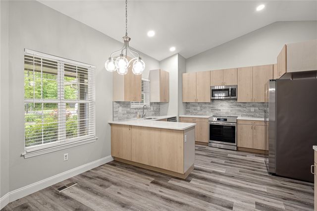 6 Swanage Drive, Bella Vista, AR 72715