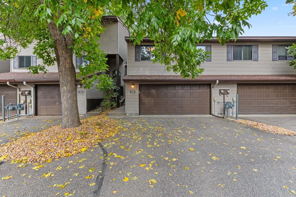 109 South Drive E, Circle Pines, MN 55014 — exterior