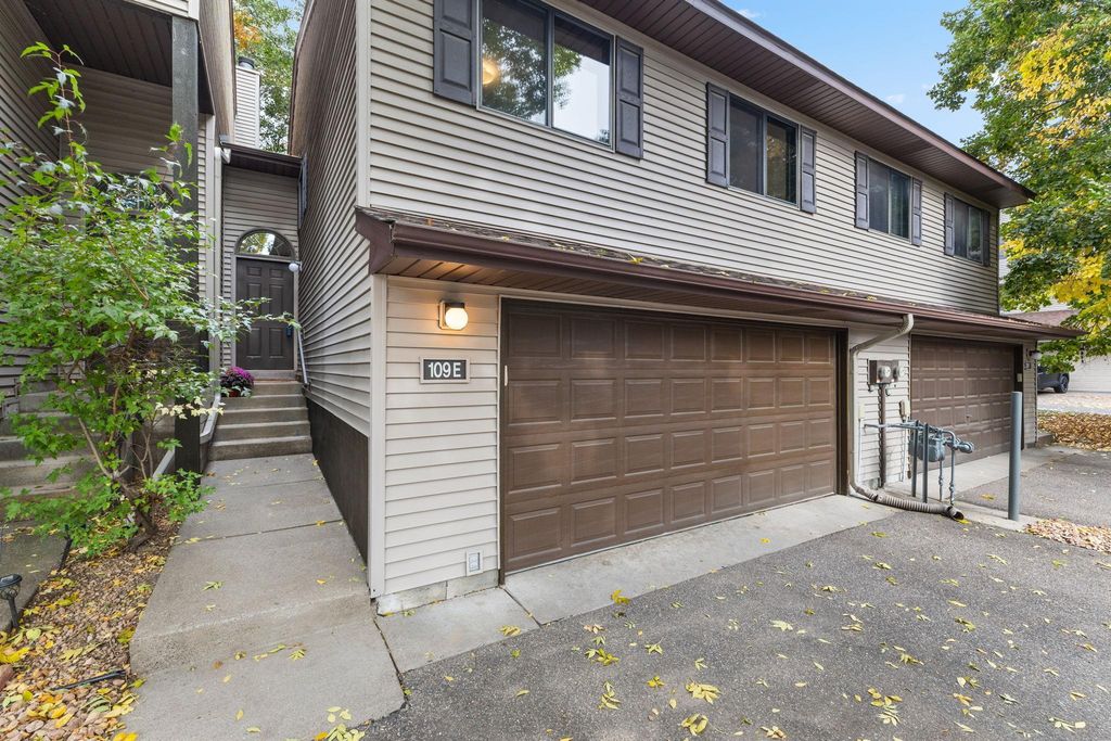109 South Drive E, Circle Pines, MN 55014 — photo 2