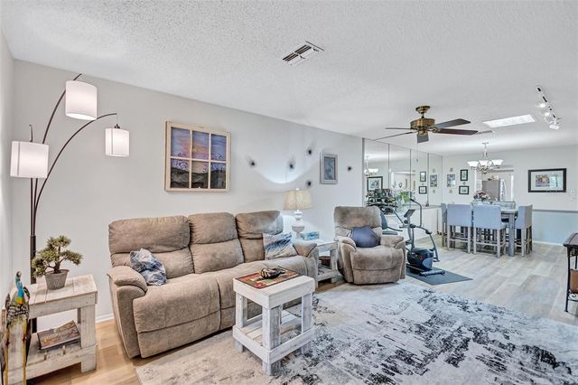 2231 LARK CIRCLE E F, Palm Harbor, FL 34684