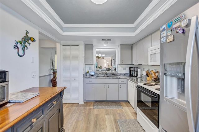 2231 LARK CIRCLE E F, Palm Harbor, FL 34684