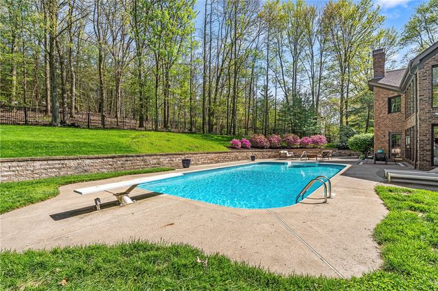609 Lincoln Rd., Bradford Woods, PA 15015