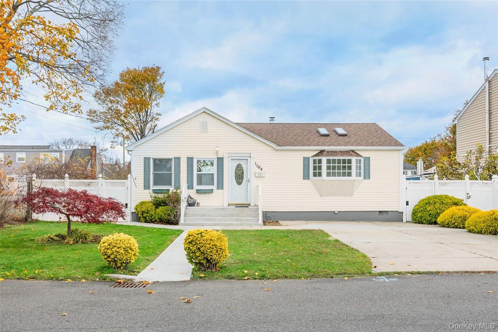 1568 7th Street, West Babylon, NY 11704