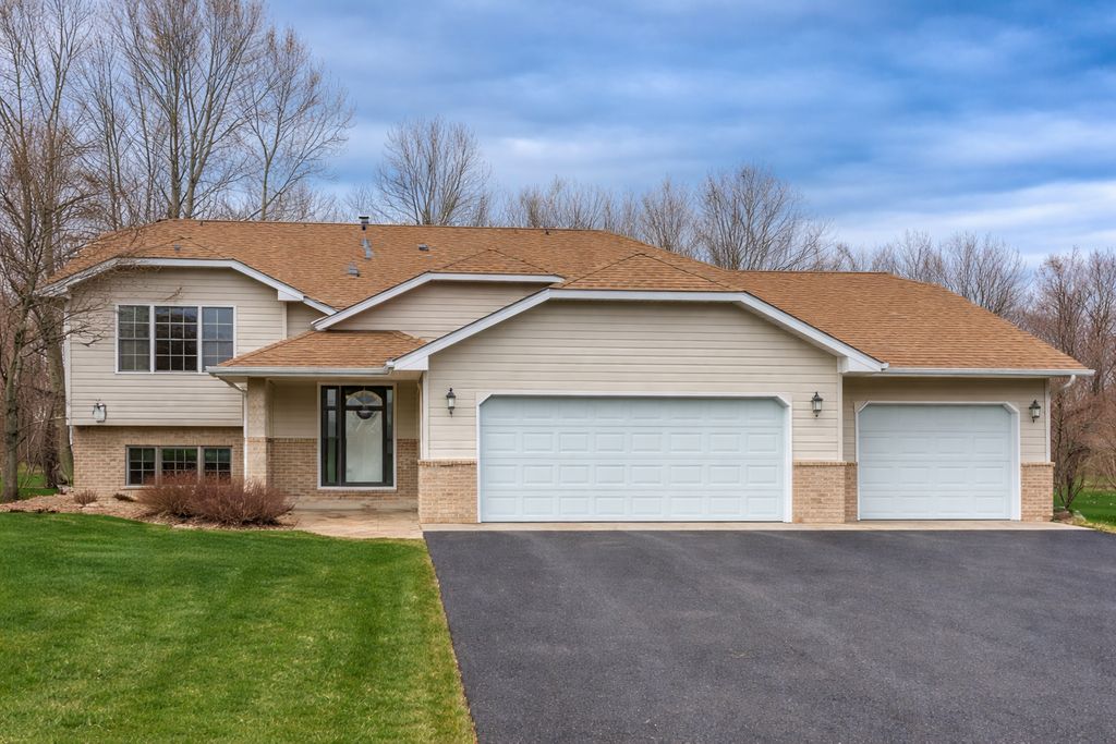 40830 Fenian Way, North Branch, MN 55056