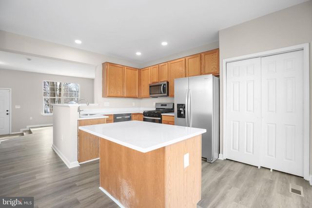 10260 MAGNOLIA GROVE DR, Manassas, VA 20110