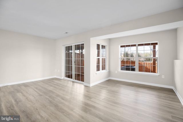 10260 MAGNOLIA GROVE DR, Manassas, VA 20110