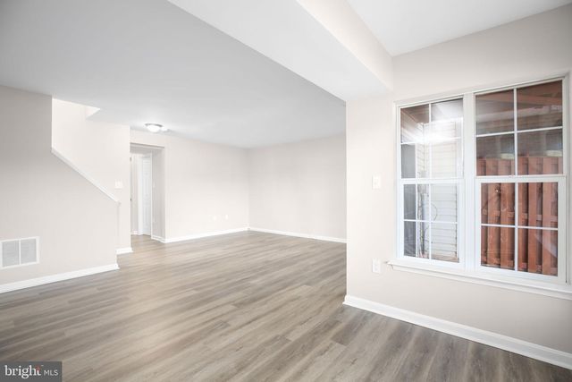 10260 MAGNOLIA GROVE DR, Manassas, VA 20110