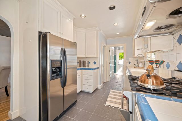 2509 8th Ave, Sacramento, CA 95818