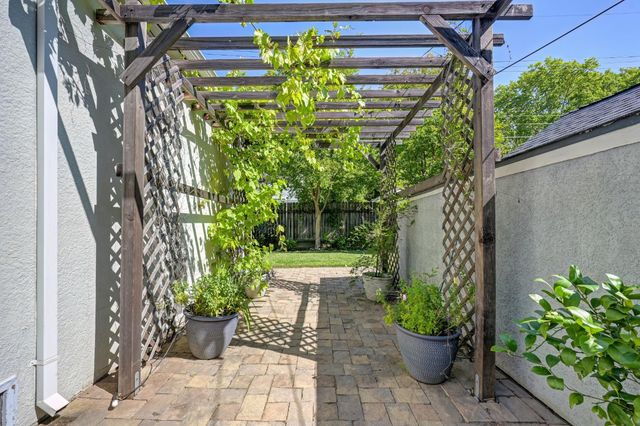 2509 8th Ave, Sacramento, CA 95818