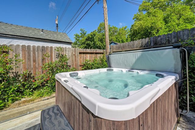 2509 8th Ave, Sacramento, CA 95818