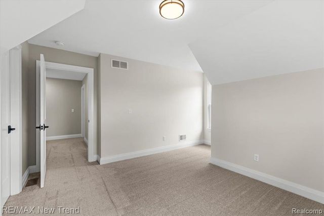 209 Mountain View Lane, Milford, MI 48381