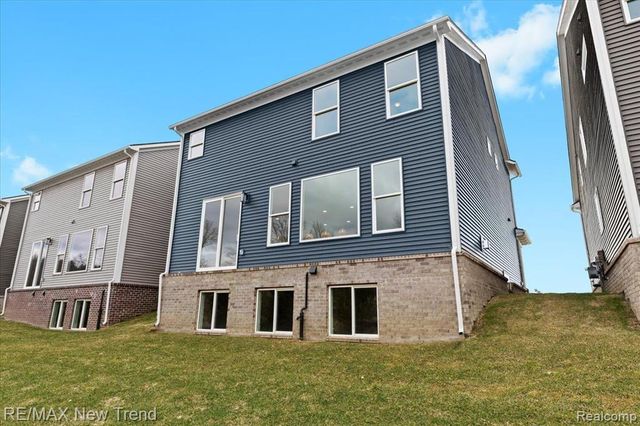 209 Mountain View Lane, Milford, MI 48381