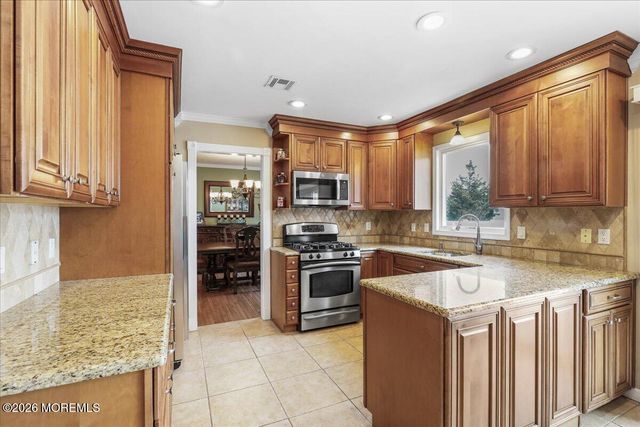 5 Pine Lane, Marlboro, NJ 07746
