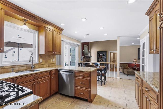 5 Pine Lane, Marlboro, NJ 07746