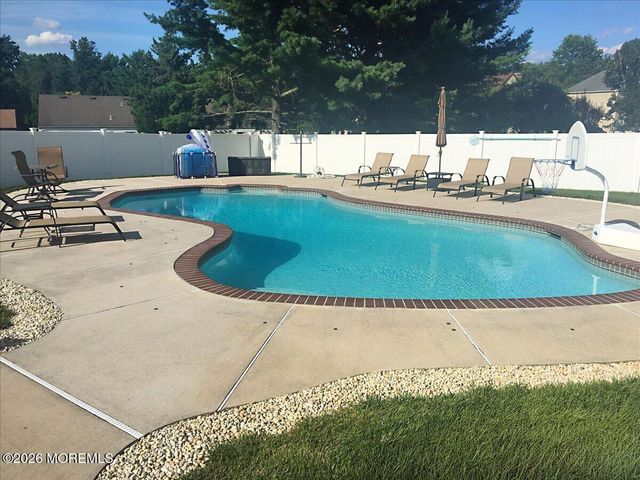 5 Pine Lane, Marlboro, NJ 07746