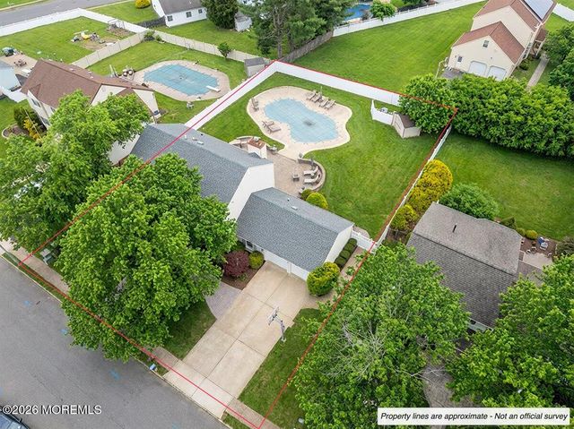 5 Pine Lane, Marlboro, NJ 07746