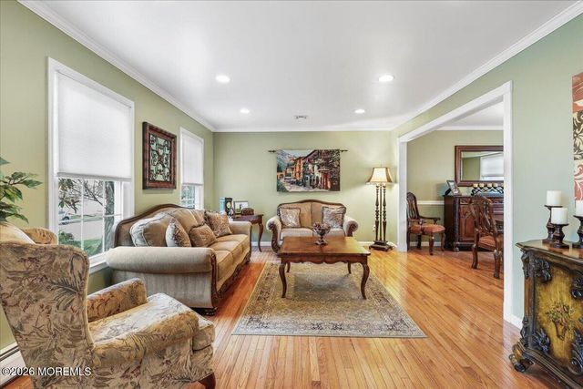 5 Pine Lane, Marlboro, NJ 07746