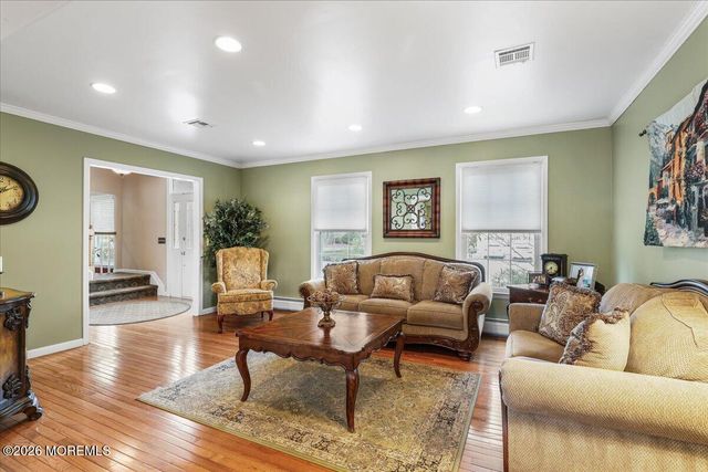 5 Pine Lane, Marlboro, NJ 07746