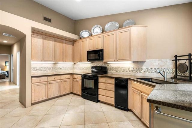 110 Favara Circle, Palm Desert, CA 92211