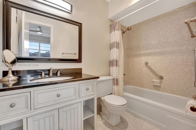 4805 NW 35th St 603, Lauderdale Lakes, FL 33319