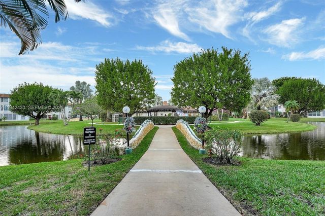 4805 NW 35th St 603, Lauderdale Lakes, FL 33319