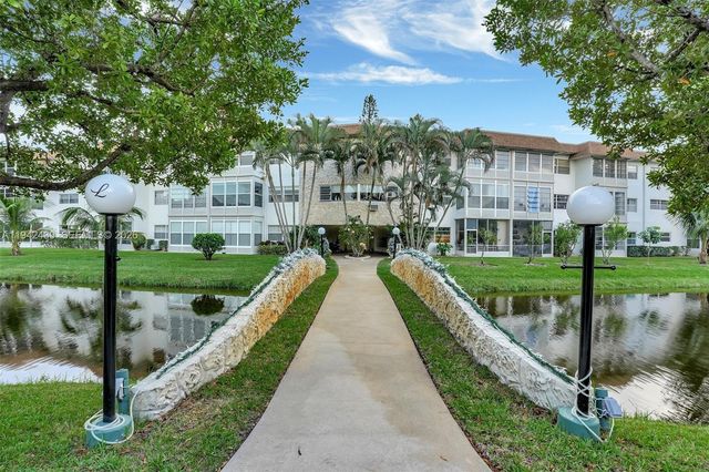 4805 NW 35th St 603, Lauderdale Lakes, FL 33319