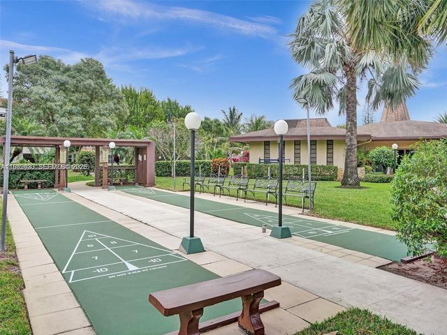 4805 NW 35th St 603, Lauderdale Lakes, FL 33319