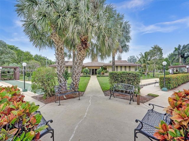 4805 NW 35th St 603, Lauderdale Lakes, FL 33319