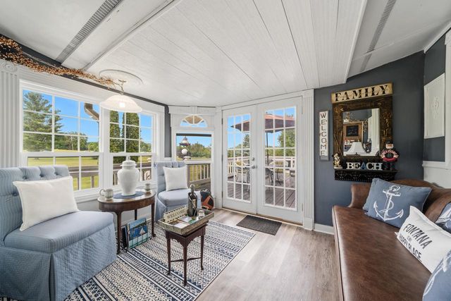 262 Castle TERRACE, Fontana, WI 53125