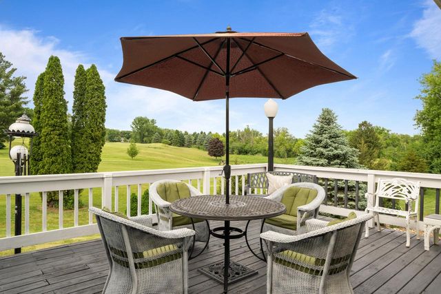 262 Castle TERRACE, Fontana, WI 53125