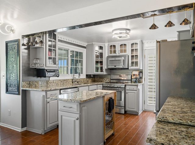 262 Castle TERRACE, Fontana, WI 53125