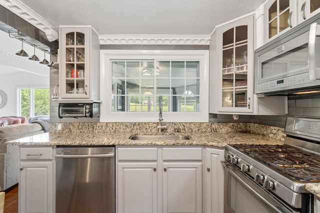 262 Castle TERRACE, Fontana, WI 53125