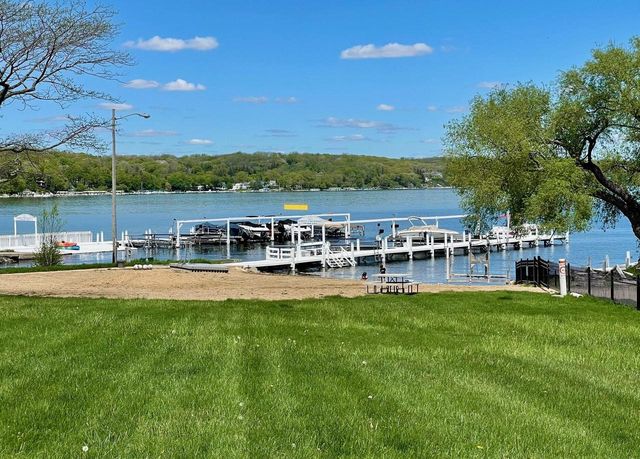 262 Castle TERRACE, Fontana, WI 53125