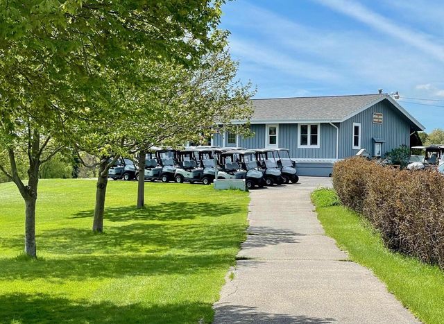 262 Castle TERRACE, Fontana, WI 53125