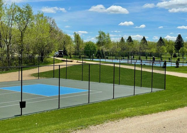 262 Castle TERRACE, Fontana, WI 53125