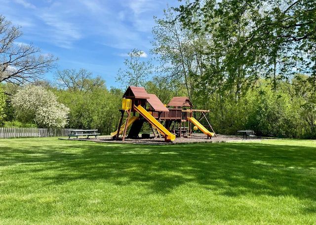 262 Castle TERRACE, Fontana, WI 53125