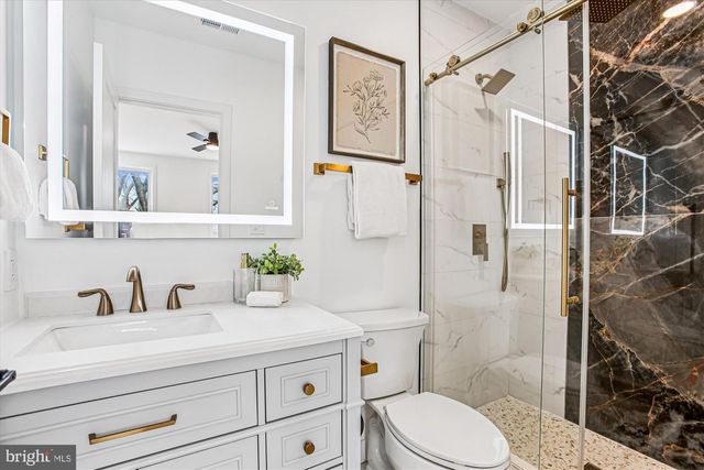 218 15TH ST NE, Washington, DC 20002