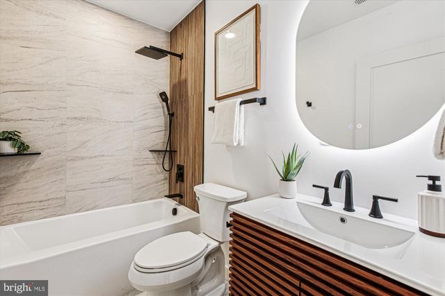 218 15TH ST NE, Washington, DC 20002