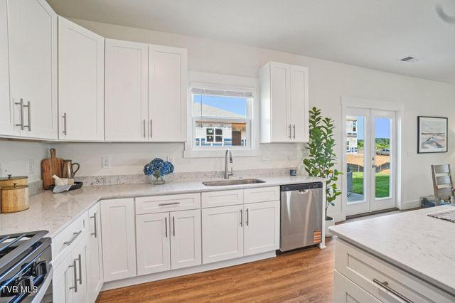 337 Alta Tree Blvd, Johnson City, TN 37604