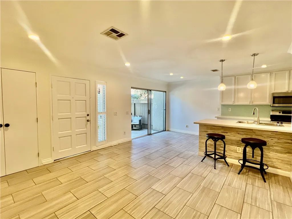 542 W Dunton 29, Orange, CA 92865