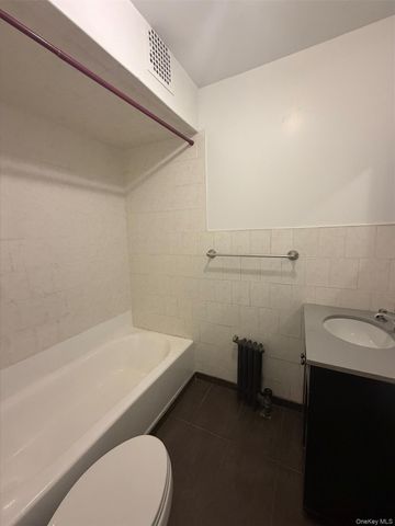 9347 202nd Street, Hollis, NY 11423