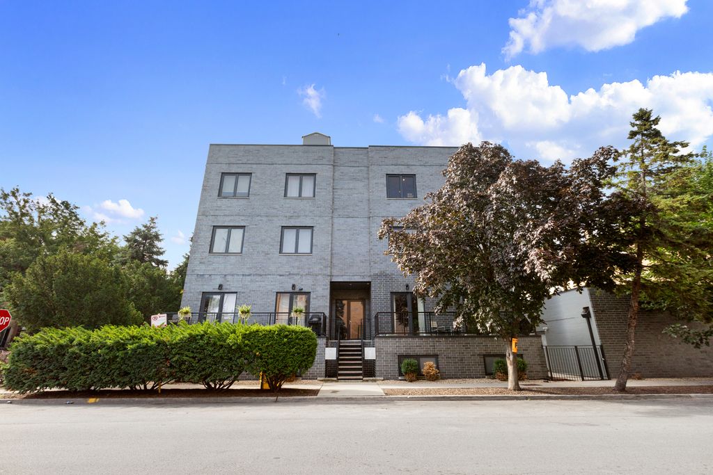 2205 W Medill Avenue 3W, Chicago, IL 60647