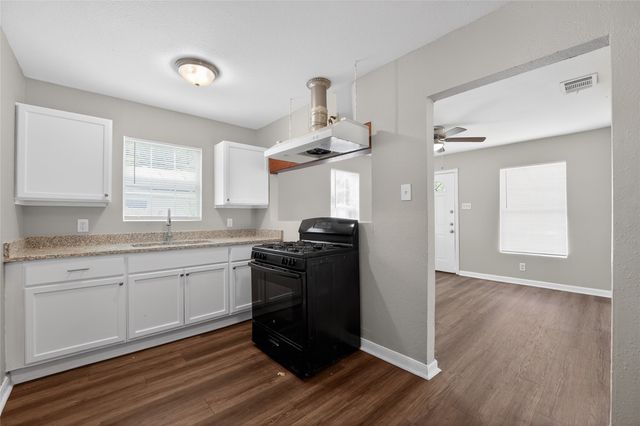 8914 Cardella Avenue, Dallas, TX 75217