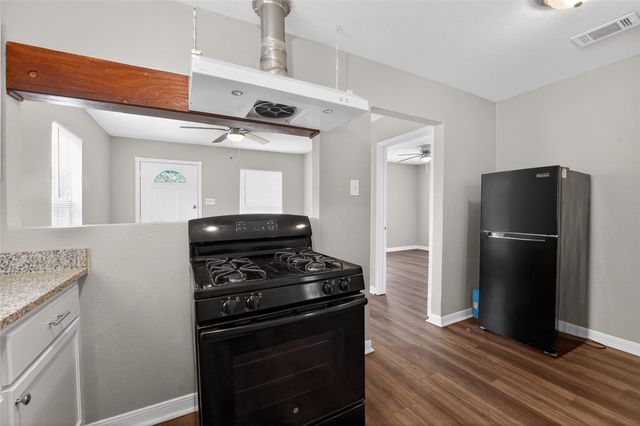 8914 Cardella Avenue, Dallas, TX 75217