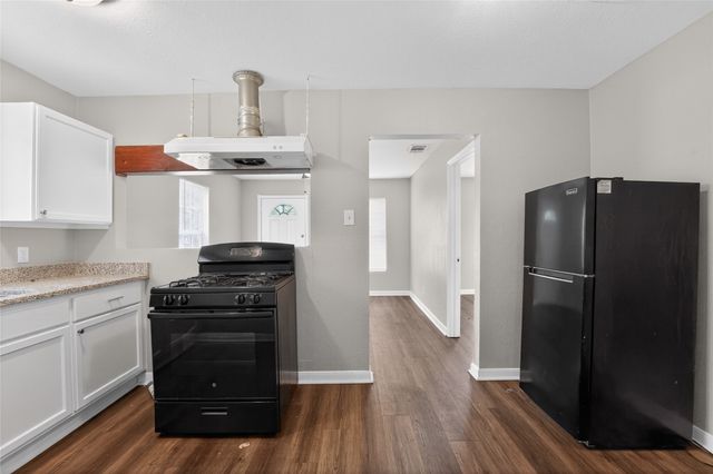 8914 Cardella Avenue, Dallas, TX 75217