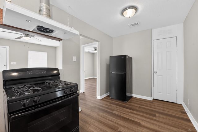 8914 Cardella Avenue, Dallas, TX 75217