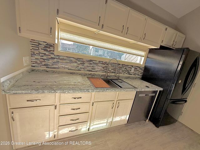 2352 Graystone Drive, Okemos, MI 48864